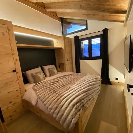 4bdr Highest Luxury Ski-in Ski-out Chalet - If You Want To Book, Please Contact On Wh-ats-app - 0034-605-434-371 !!!! Villa